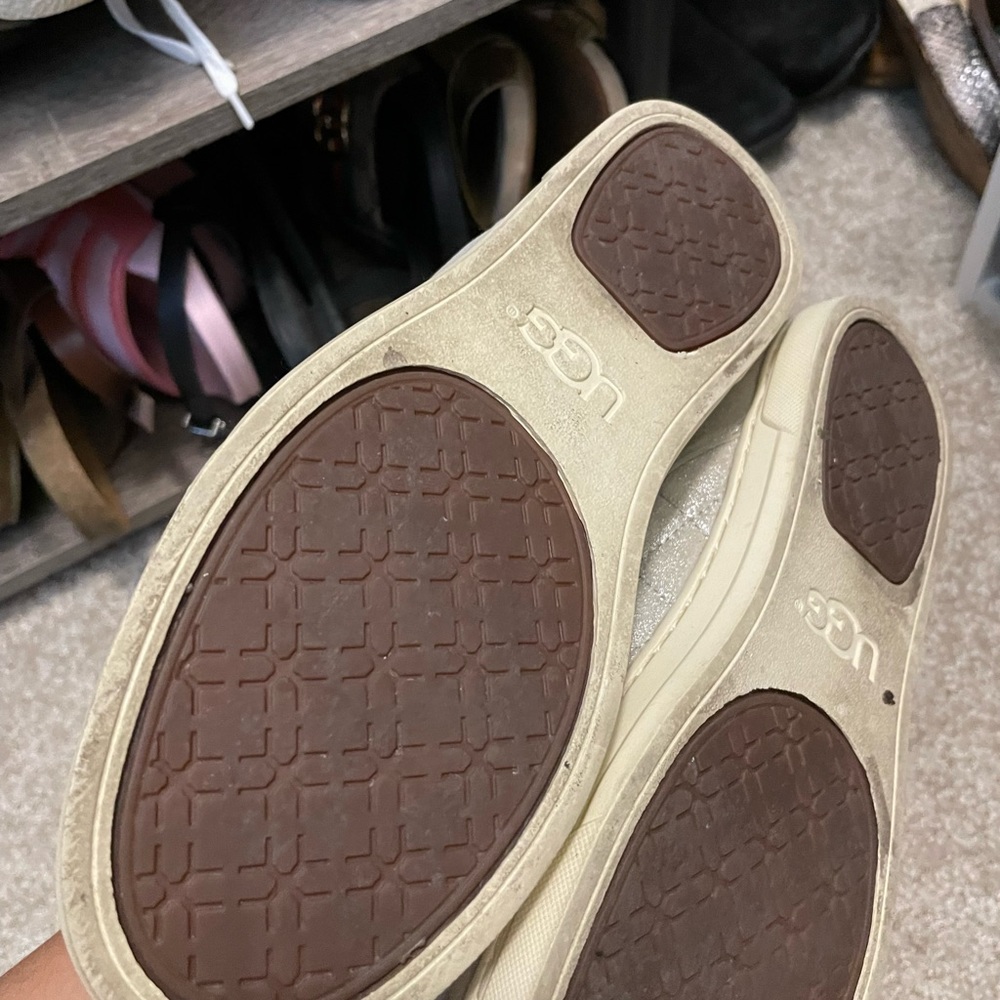 UGG - Picture 2 of 2